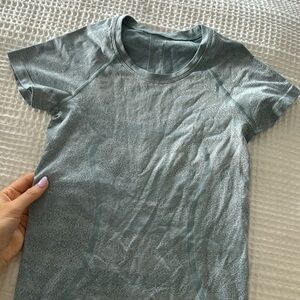 Lululemon swiftly tech shirt size 4